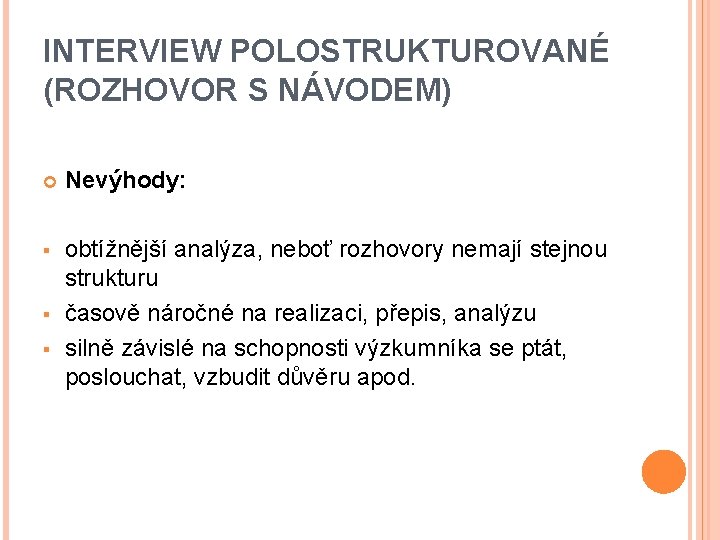 INTERVIEW POLOSTRUKTUROVANÉ (ROZHOVOR S NÁVODEM) Nevýhody: § obtížnější analýza, neboť rozhovory nemají stejnou strukturu