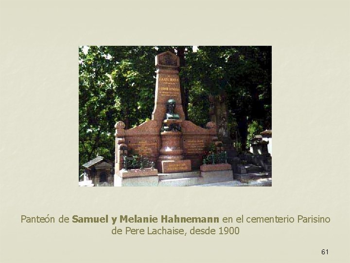 Panteón de Samuel y Melanie Hahnemann en el cementerio Parisino de Pere Lachaise, desde