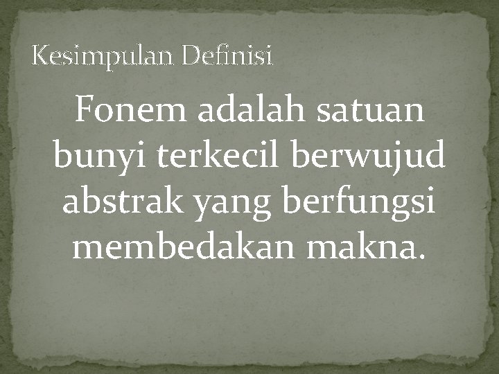 Kesimpulan Definisi Fonem adalah satuan bunyi terkecil berwujud abstrak yang berfungsi membedakan makna. 