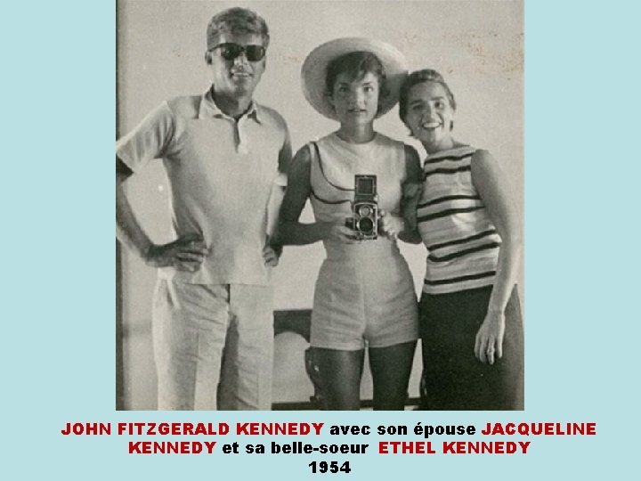 JOHN FITZGERALD KENNEDY avec son épouse JACQUELINE KENNEDY et sa belle-soeur ETHEL KENNEDY 1954