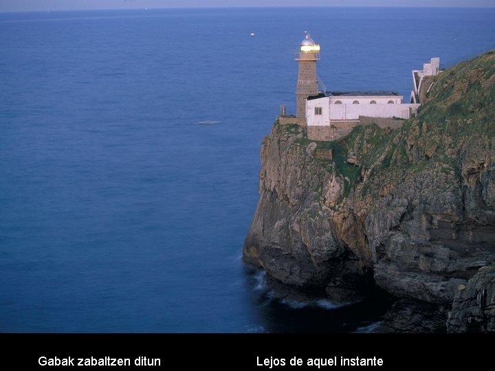 Gabak zabaltzen ditun Lejos de aquel instante 