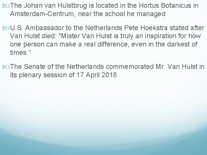  The Johan van Hulstbrug is located in the Hortus Botanicus in Amsterdam-Centrum, near