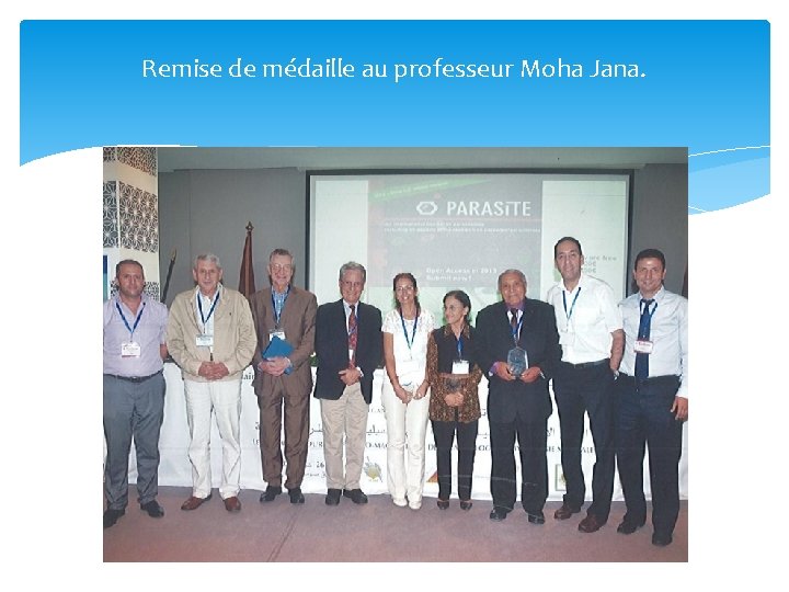 Remise de médaille au professeur Moha Jana. 