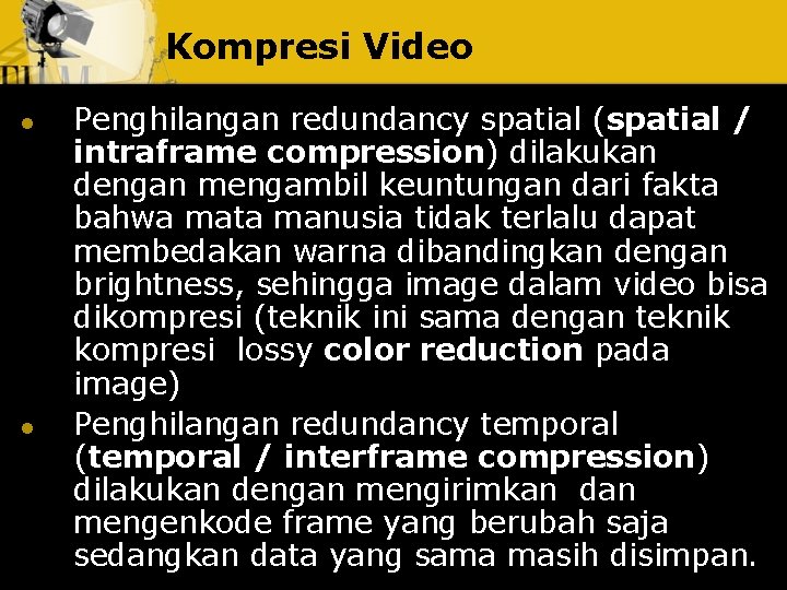 Kompresi Video l l Penghilangan redundancy spatial (spatial / intraframe compression) dilakukan dengan mengambil