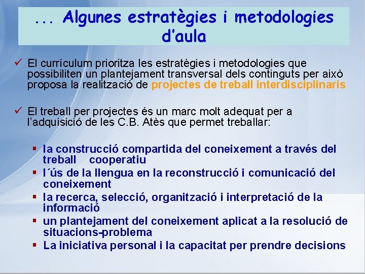 . . . Algunes estratègies i metodologies d’aula ü El currículum prioritza les estratègies