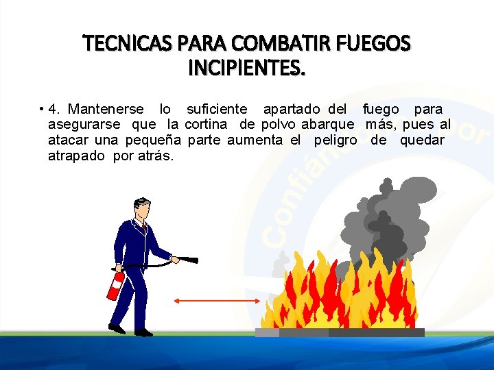 TECNICAS PARA COMBATIR FUEGOS INCIPIENTES. • 4. Mantenerse lo suficiente apartado del fuego para