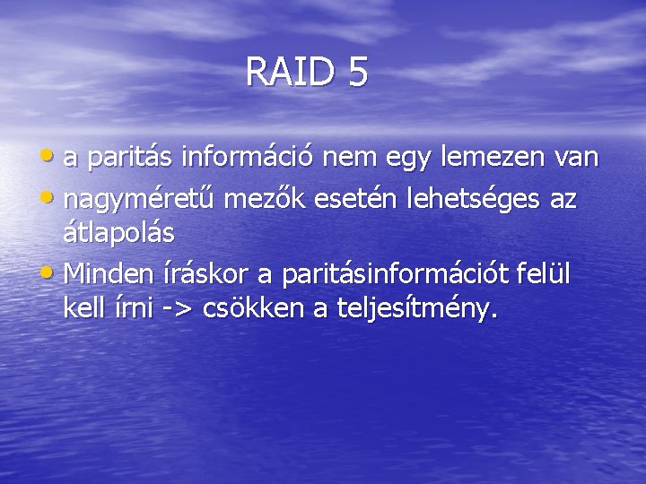 RAID 5 • a paritás információ nem egy lemezen van • nagyméretű mezők esetén