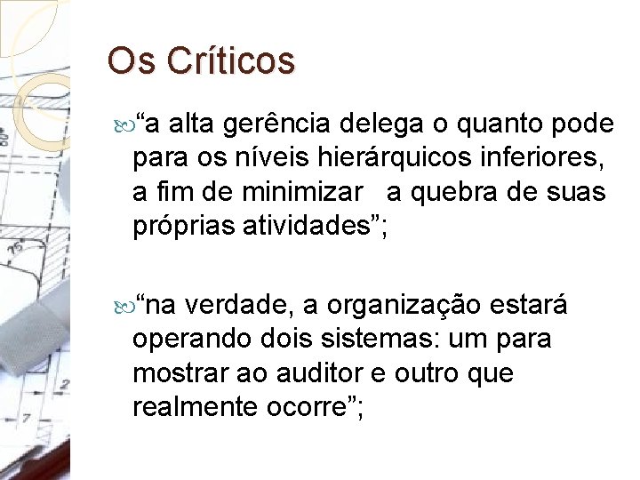 Os Críticos “a alta gerência delega o quanto pode para os níveis hierárquicos inferiores,