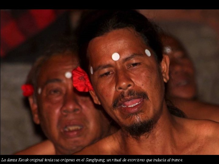 La danza Kecak original tenía sus orígenes en el Sanghyang, un ritual de exorcismo