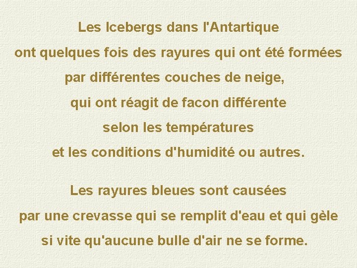 Les Icebergs dans l'Antartique ont quelques fois des rayures qui ont été formées par