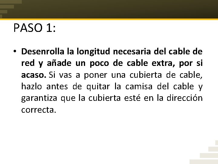 PASO 1: • Desenrolla la longitud necesaria del cable de red y añade un