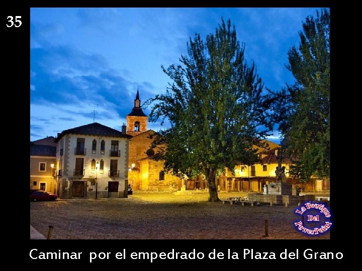 35 Caminar por el empedrado de la Plaza del Grano 