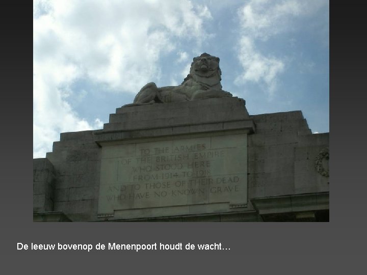 De leeuw bovenop de Menenpoort houdt de wacht… 
