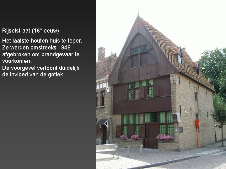 Rijselstraat (16° eeuw). Het laatste houten huis te Ieper. Ze werden omstreeks 1848 afgebroken