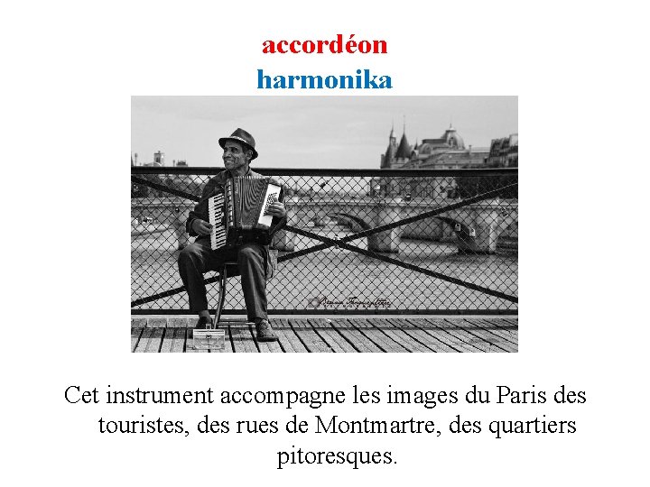 accordéon harmonika Cet instrument accompagne les images du Paris des touristes, des rues de accordéon harmonika Cet instrument accompagne les images du Paris des touristes, des rues de