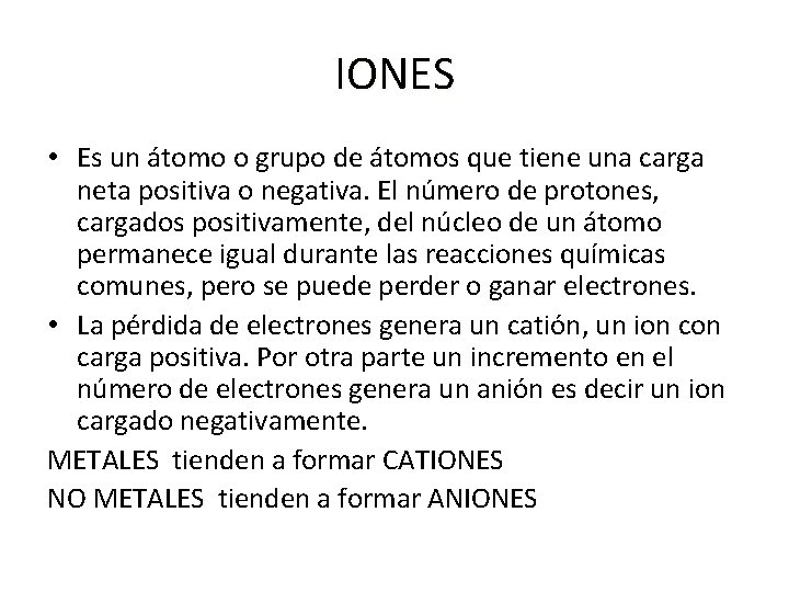 IONES • Es un átomo o grupo de átomos que tiene una carga neta IONES • Es un átomo o grupo de átomos que tiene una carga neta