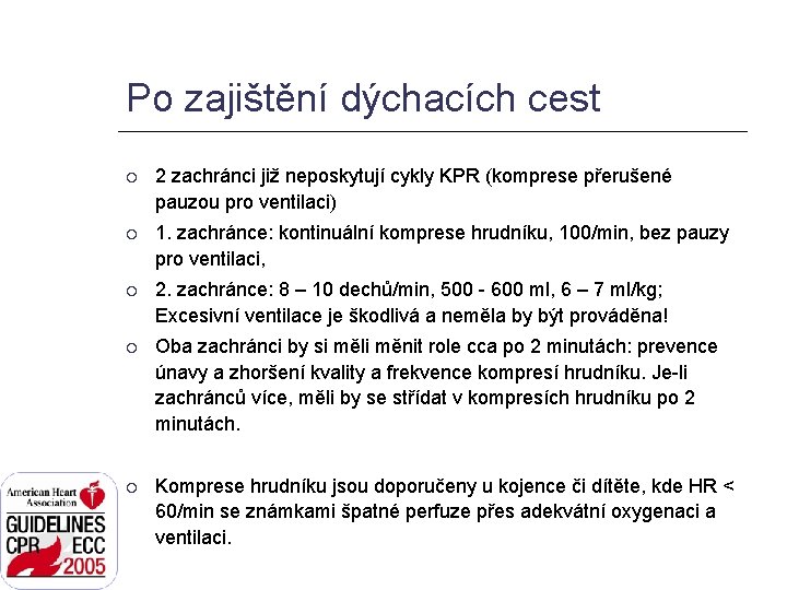 Po zajištění dýchacích cest 2 zachránci již neposkytují cykly KPR (komprese přerušené pauzou pro