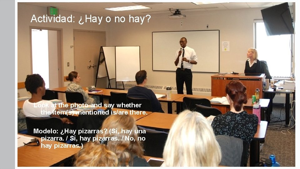 Actividad: ¿Hay o no hay? Look at the photo and say whether the item(s)