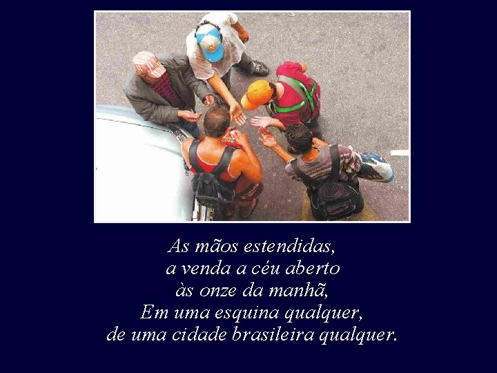As mãos estendidas, a venda a céu aberto às onze da manhã, Em uma As mãos estendidas, a venda a céu aberto às onze da manhã, Em uma
