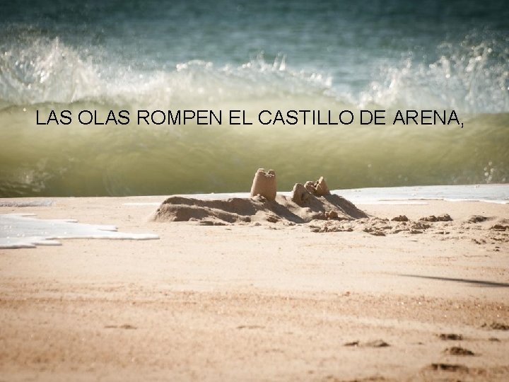 LAS OLAS ROMPEN EL CASTILLO DE ARENA, 