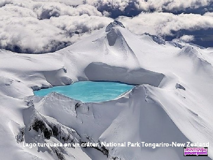 Lago turquesa en un cráter. National Park Tongariro-New Zealand 