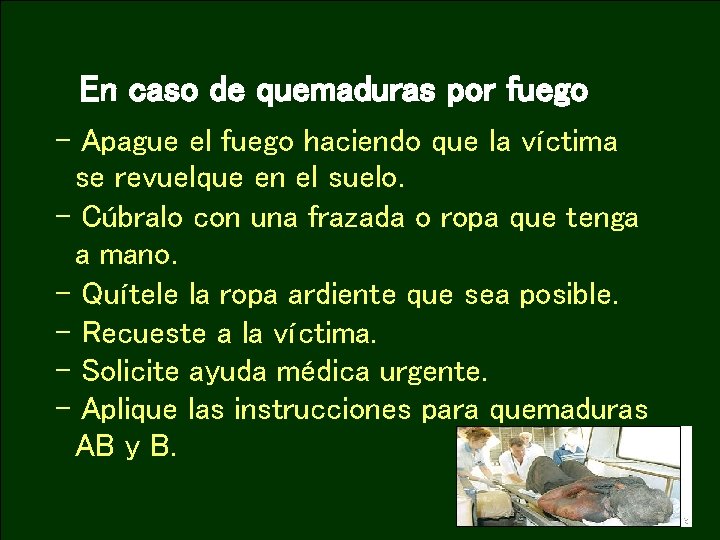 En caso de quemaduras por fuego - Apague el fuego haciendo que la víctima