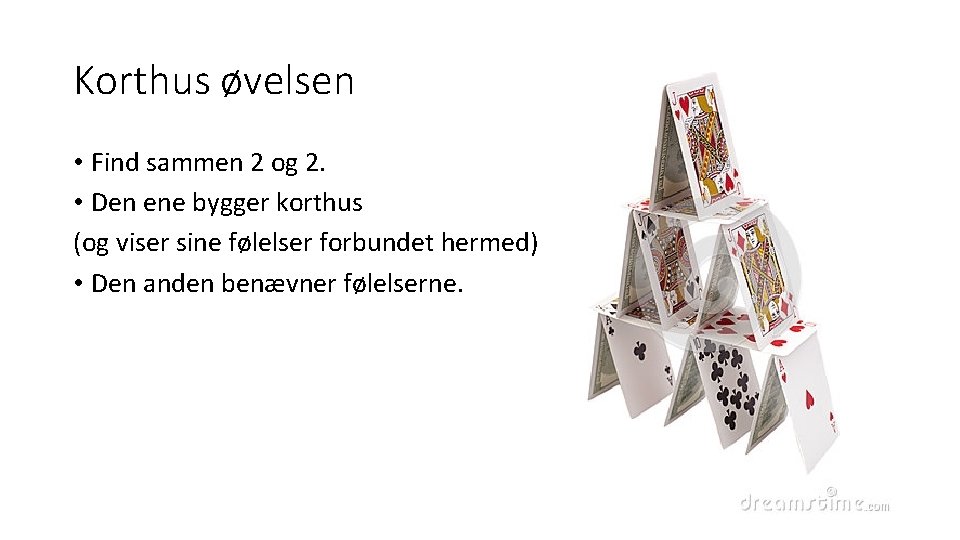 Korthus øvelsen • Find sammen 2 og 2. • Den ene bygger korthus (og