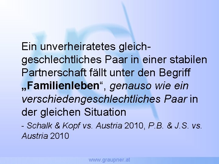 Ein unverheiratetes gleichgeschlechtliches Paar in einer stabilen Partnerschaft fällt unter den Begriff „Familienleben“, genauso