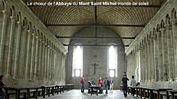 Le chœur de l'Abbaye du Mont Saint Michel inondé de soleil. 