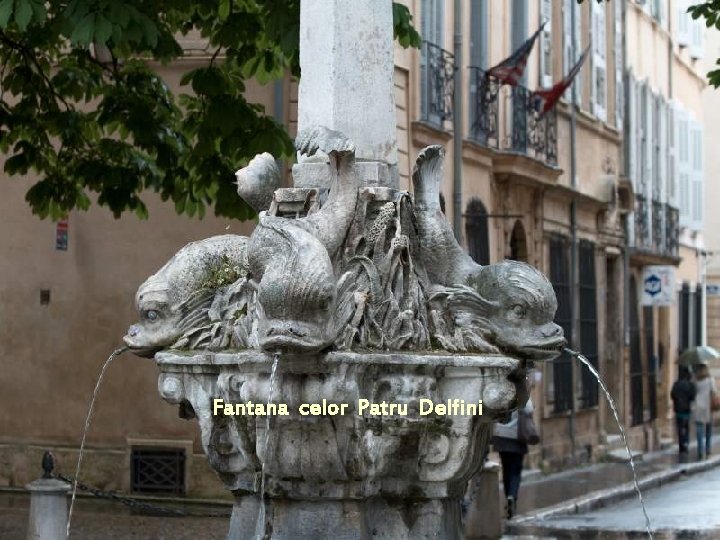 Fantana celor Patru Delfini Cu cei patru delfini si inotatoarele lor ridicate pe un Fantana celor Patru Delfini Cu cei patru delfini si inotatoarele lor ridicate pe un