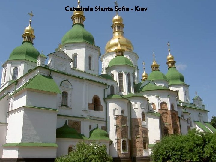 Catedrala Sfanta Sofia - Kiev Caracteristica sa majora consta in cele 13 cupole colorate Catedrala Sfanta Sofia - Kiev Caracteristica sa majora consta in cele 13 cupole colorate