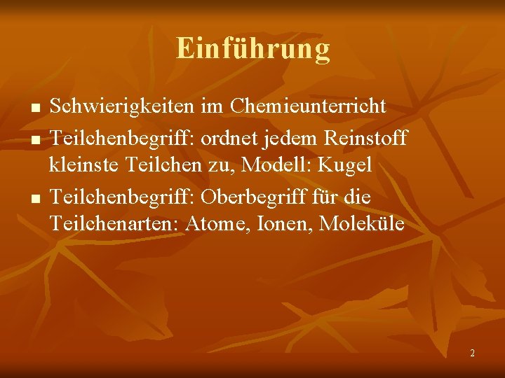 Einführung n n n Schwierigkeiten im Chemieunterricht Teilchenbegriff: ordnet jedem Reinstoff kleinste Teilchen zu,