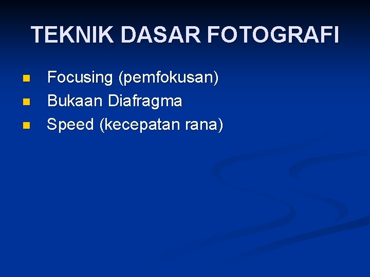 TEKNIK DASAR FOTOGRAFI n n n Focusing (pemfokusan) Bukaan Diafragma Speed (kecepatan rana) 