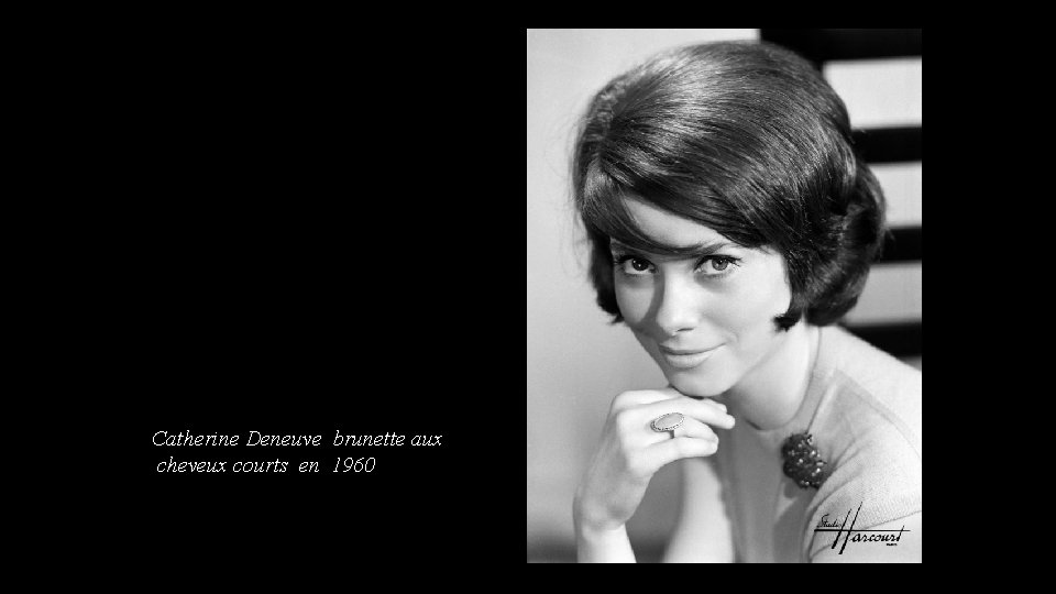 Catherine Deneuve brunette aux cheveux courts en 1960 