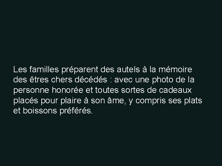 Les familles préparent des autels à la mémoire des êtres chers décédés : avec Les familles préparent des autels à la mémoire des êtres chers décédés : avec