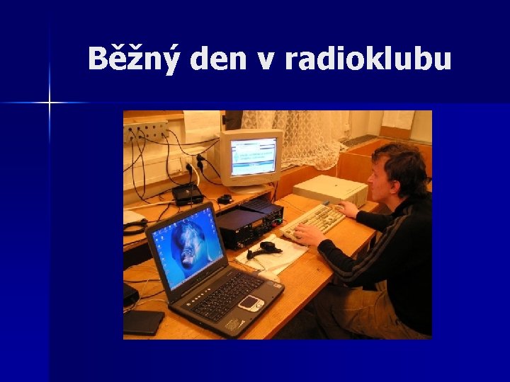 Běžný den v radioklubu 