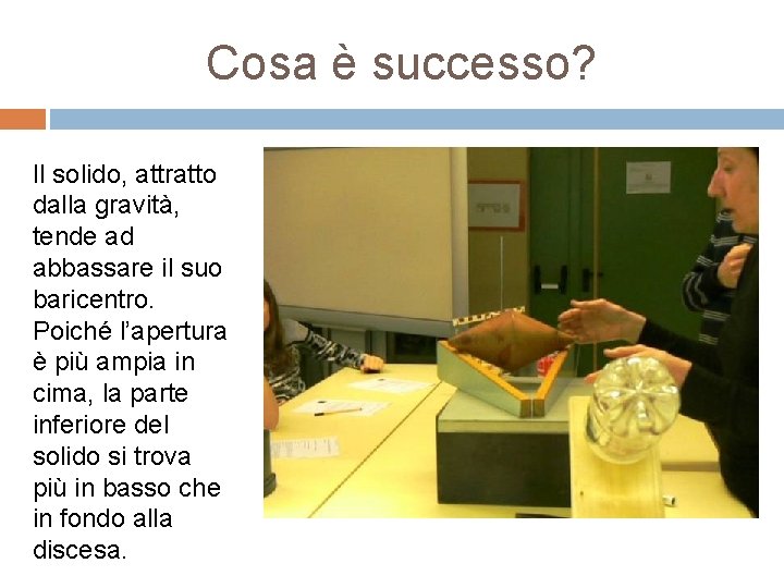 Cosa è successo? Il solido, attratto dalla gravità, tende ad abbassare il suo baricentro.