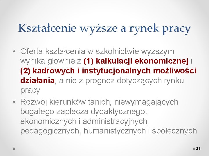 Kształcenie wyższe a rynek pracy • Oferta kształcenia w szkolnictwie wyższym wynika głównie z