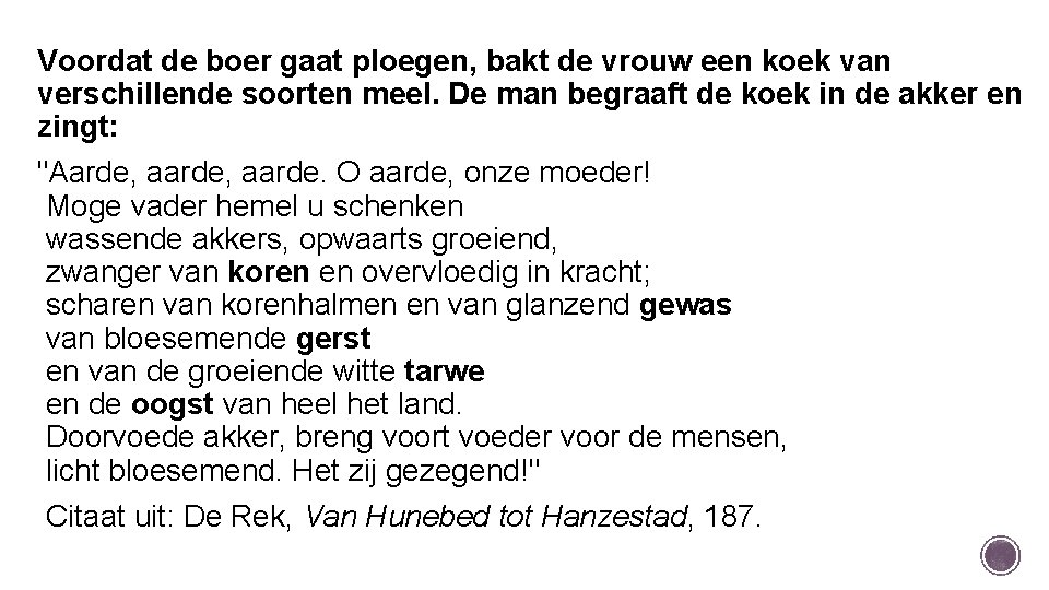 Voordat de boer gaat ploegen, bakt de vrouw een koek van verschillende soorten meel.