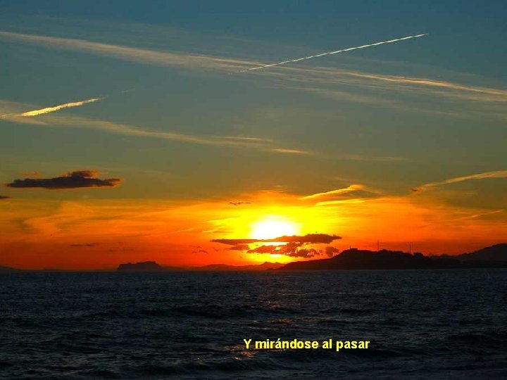 Y mirándose al pasar 