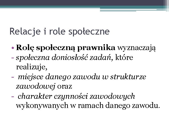 Relacje i role społeczne • Rolę społeczną prawnika wyznaczają - społeczna doniosłość zadań, które