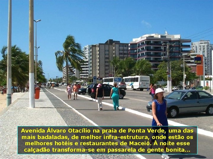 Avenida Álvaro Otacílio na praia de Ponta Verde, uma das mais badaladas, de melhor