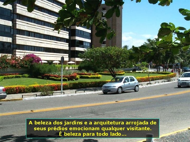 A beleza dos jardins e a arquitetura arrojada de seus prédios emocionam qualquer visitante.