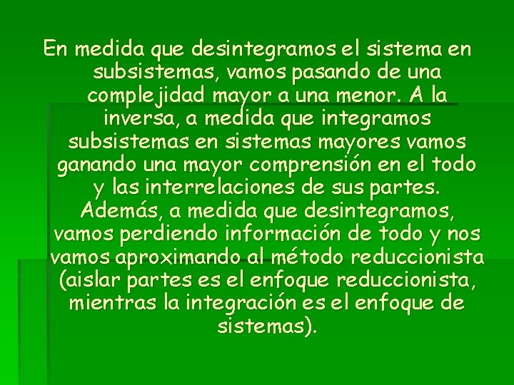 En medida que desintegramos el sistema en subsistemas, vamos pasando de una complejidad mayor