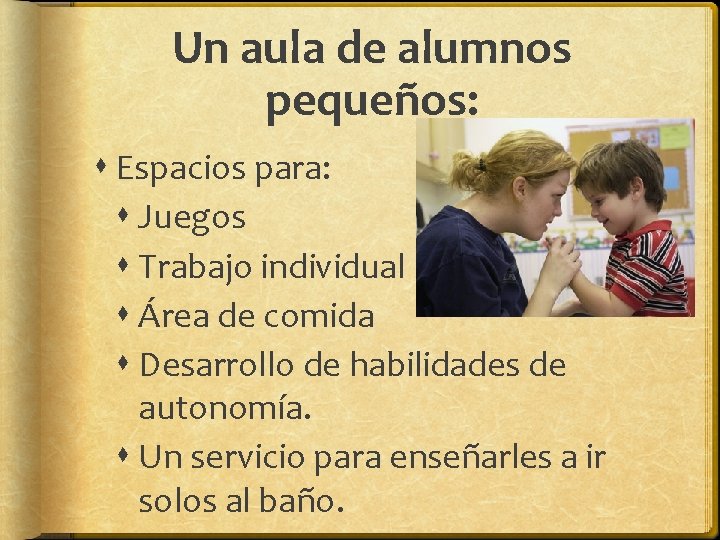 Un aula de alumnos pequeños: Espacios para: Juegos Trabajo individual Área de comida Desarrollo Un aula de alumnos pequeños: Espacios para: Juegos Trabajo individual Área de comida Desarrollo