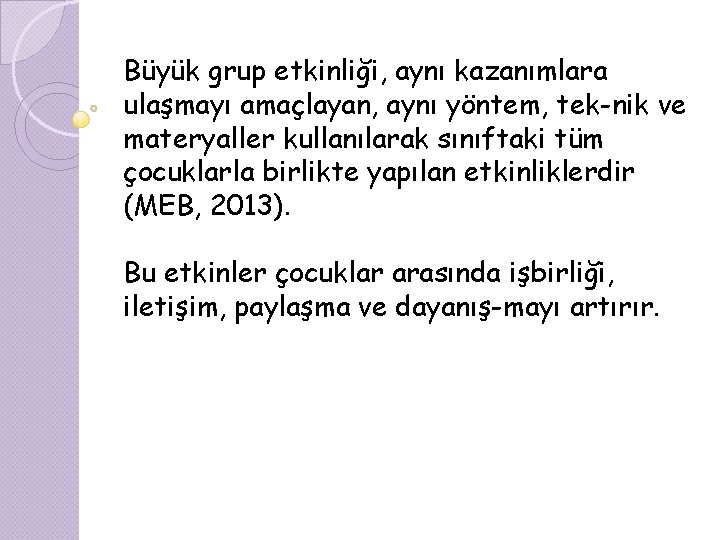 Büyük grup etkinliği, aynı kazanımlara ulaşmayı amaçlayan, aynı yöntem, tek nik ve materyaller kullanılarak