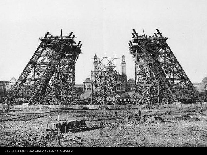 7 December 1887: Construction of the legs with scaffolding . 