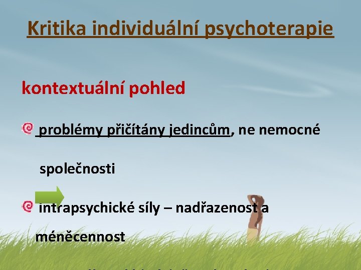 Kritika individuální psychoterapie kontextuální pohled problémy přičítány jedincům, ne nemocné společnosti intrapsychické síly –