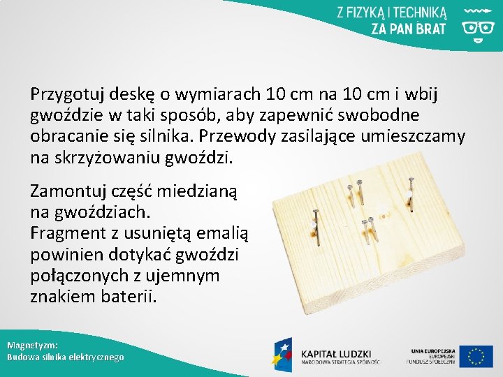 Przygotuj deskę o wymiarach 10 cm na 10 cm i wbij gwoździe w taki