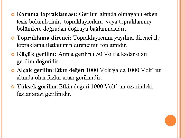 Koruma topraklaması: Gerilim altında olmayan iletken tesis bölümlerinin topraklayıcılara veya topraklanmış bölümlere doğrudan doğruya